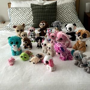 Ty Beanie Babies. Various. $3 ea for small ones and $5 ea for big ones.
